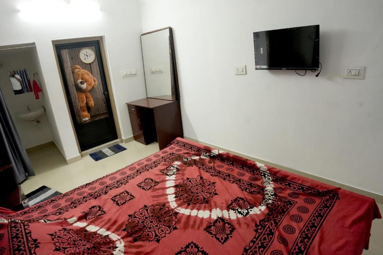 Phantom Holidays Homestay *
